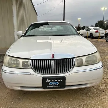 2001 Lincoln Town Car Executive Sedan 4D
