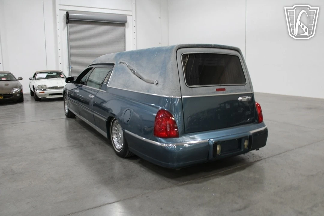 2001 Lincoln Town Car - Image 18 of 21