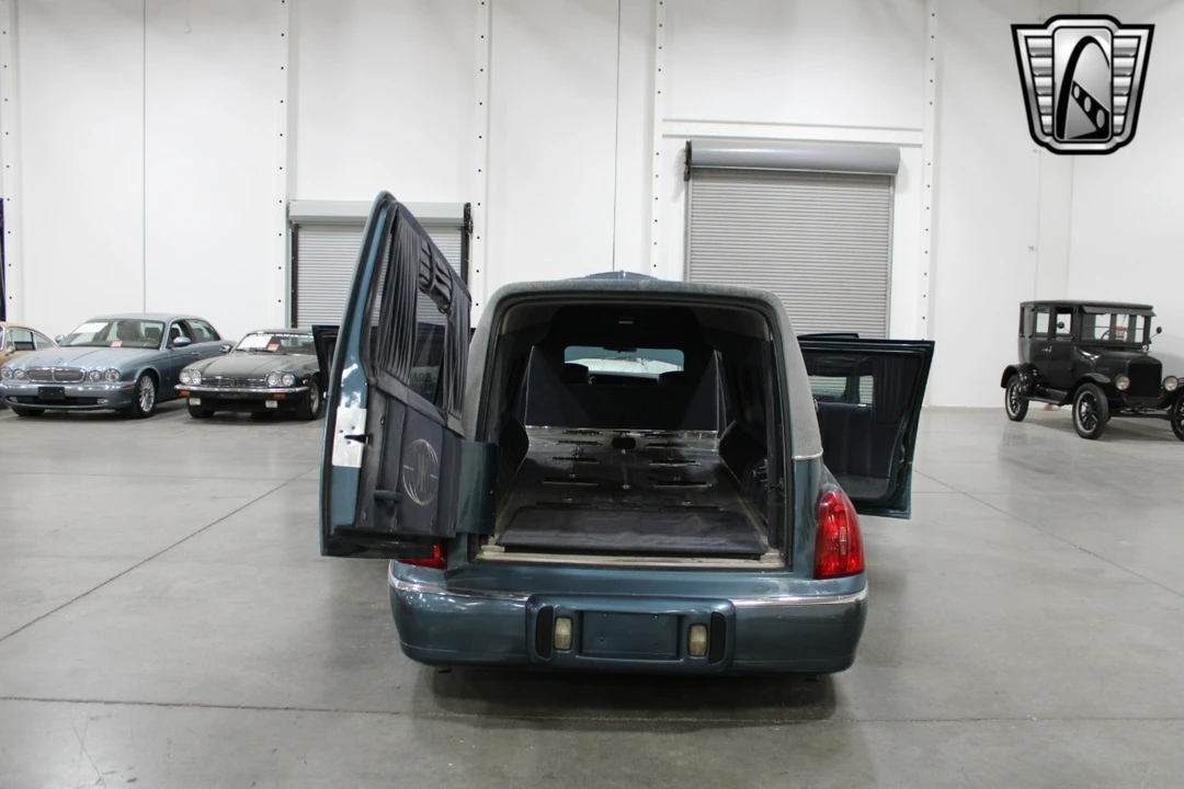 2001 Lincoln Town Car - Image 10 of 21