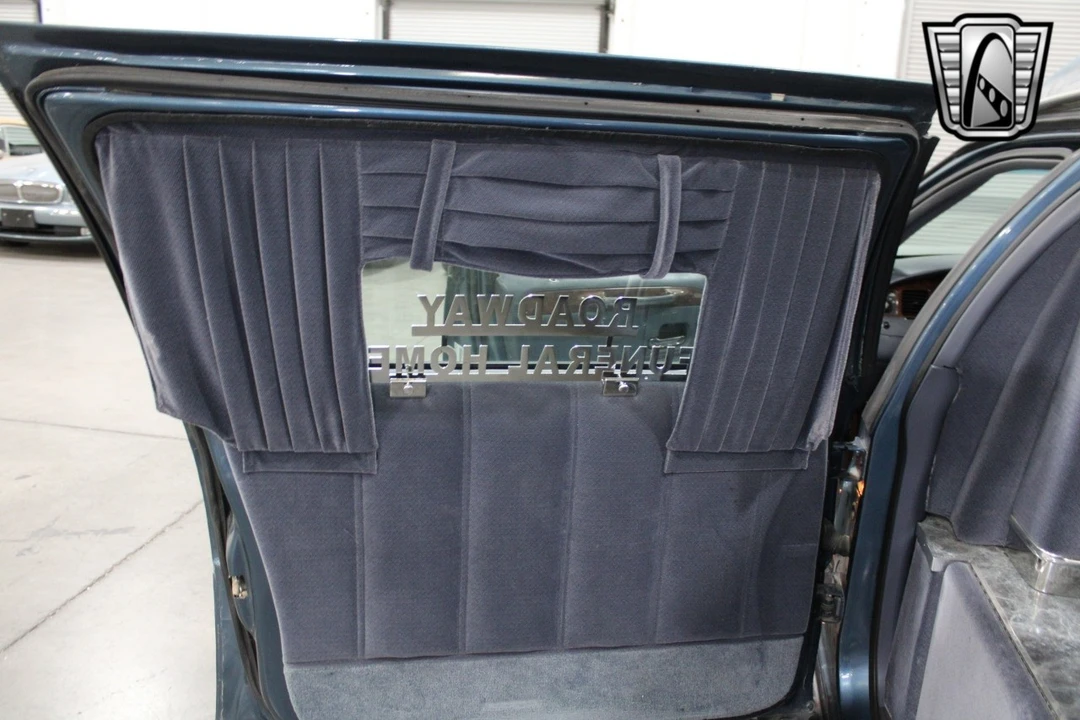 2001 Lincoln Town Car - Image 19 of 21