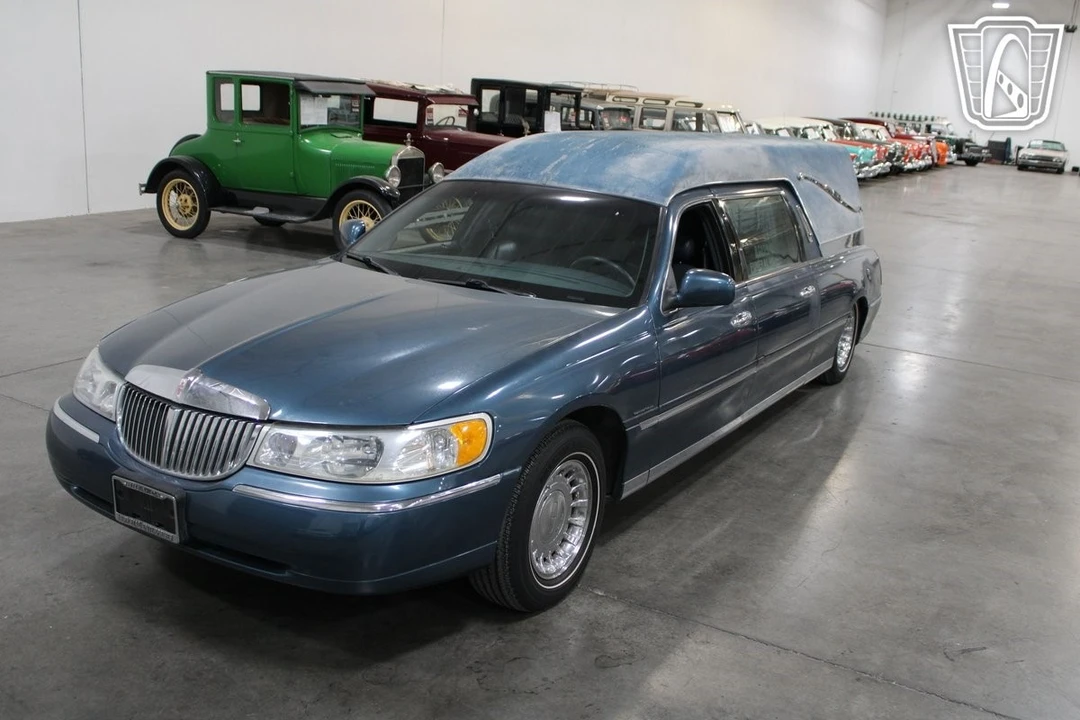 2001 Lincoln Town Car - Image 8 of 21