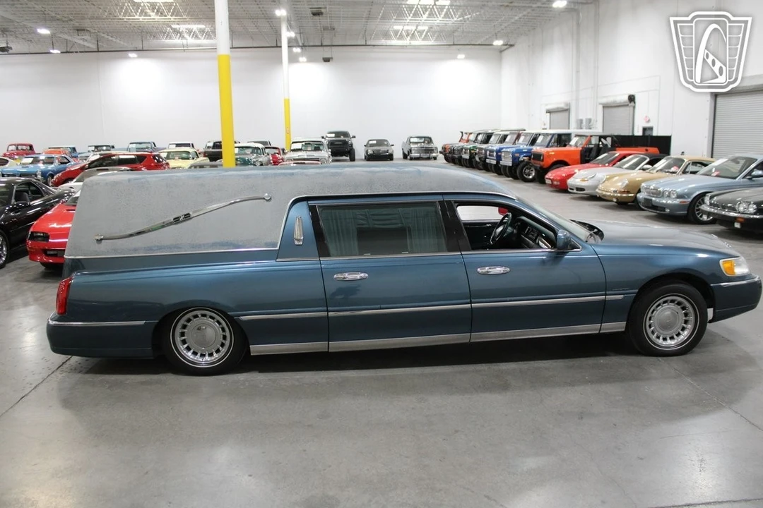 2001 Lincoln Town Car - Image 13 of 21