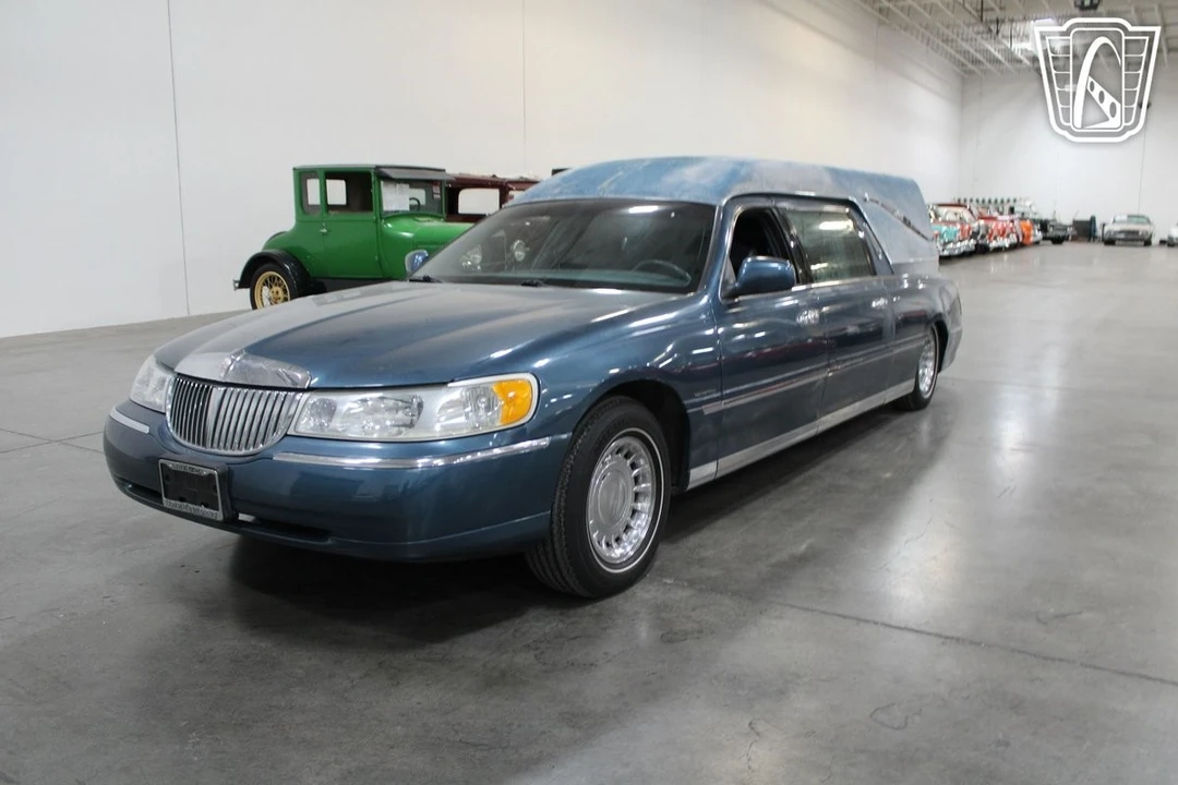 2001 Lincoln Town Car - Image 16 of 21