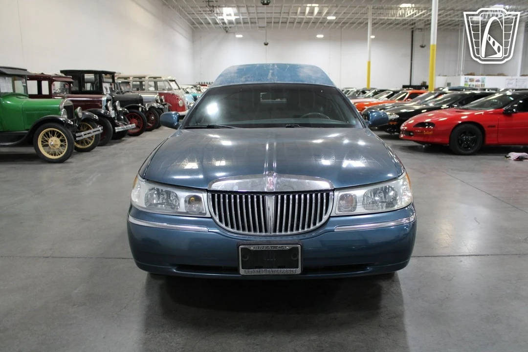 2001 Lincoln Town Car - Image 15 of 21