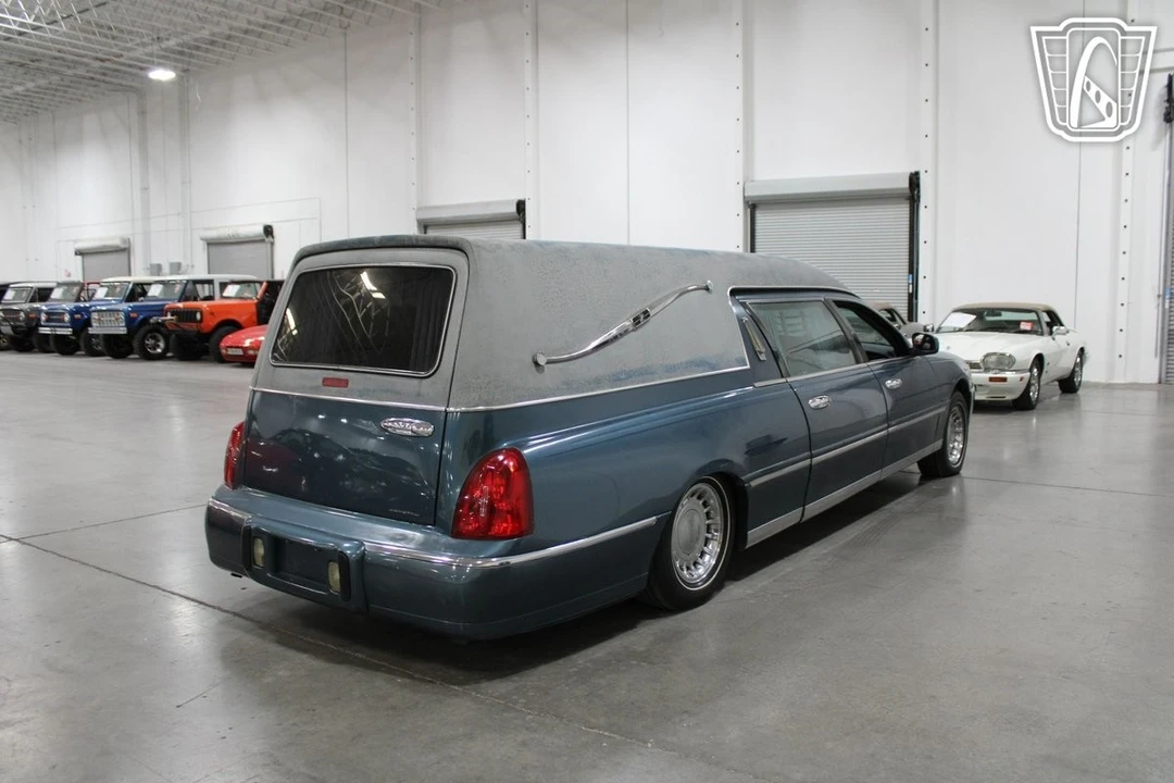 2001 Lincoln Town Car - Image 20 of 21