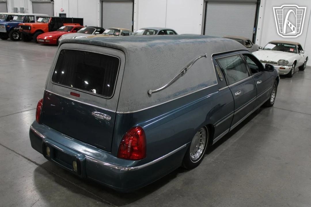2001 Lincoln Town Car - Image 12 of 12
