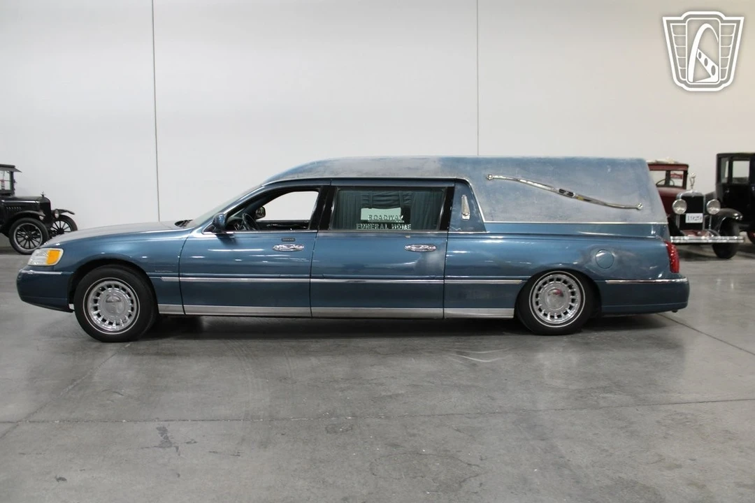 2001 Lincoln Town Car - Image 17 of 21