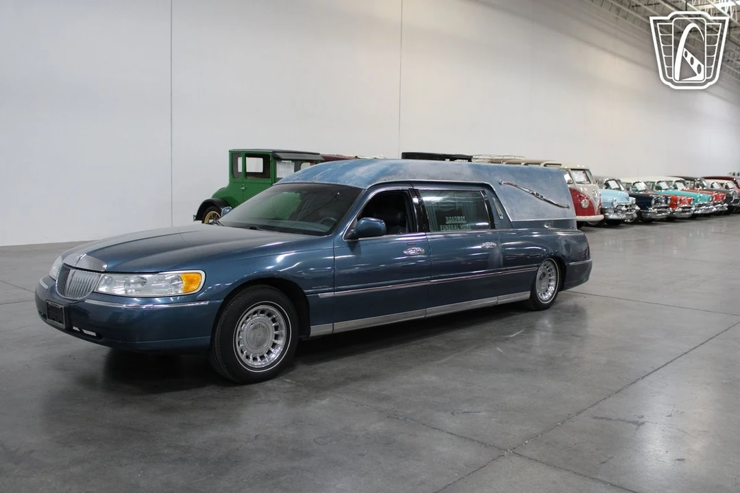2001 Lincoln Town Car - Image 5 of 12