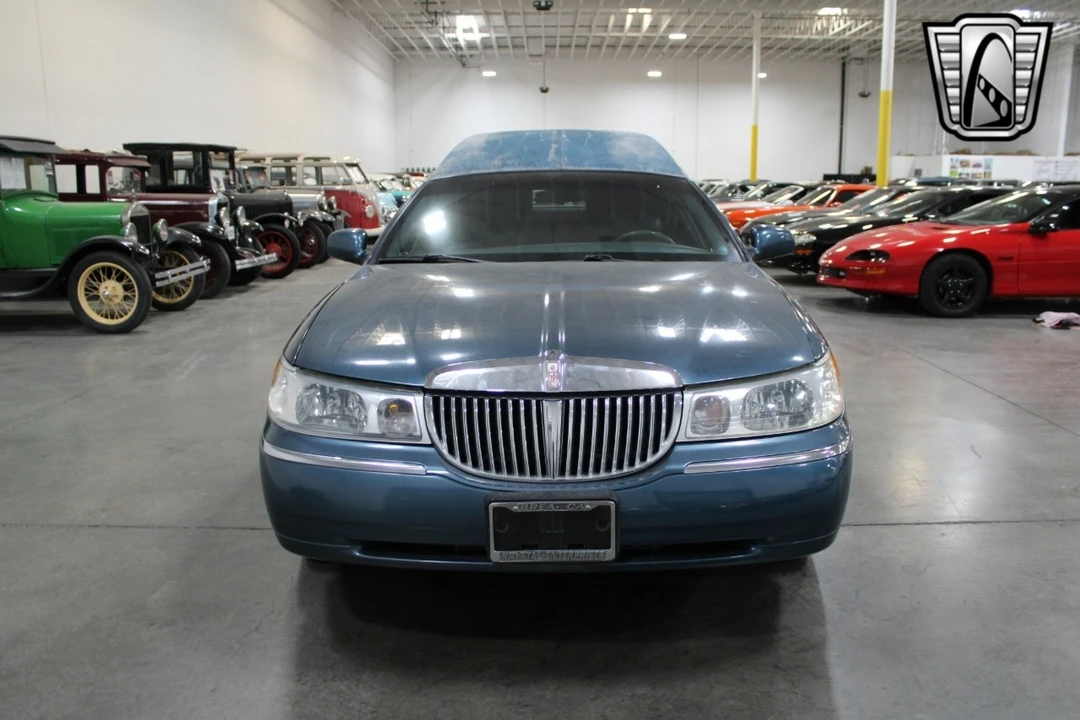 2001 Lincoln Town Car - Image 3 of 21