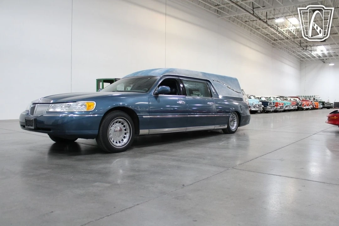 2001 Lincoln Town Car - Image 4 of 21