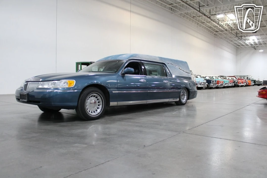 2001 Lincoln Town Car - Image 4 of 12