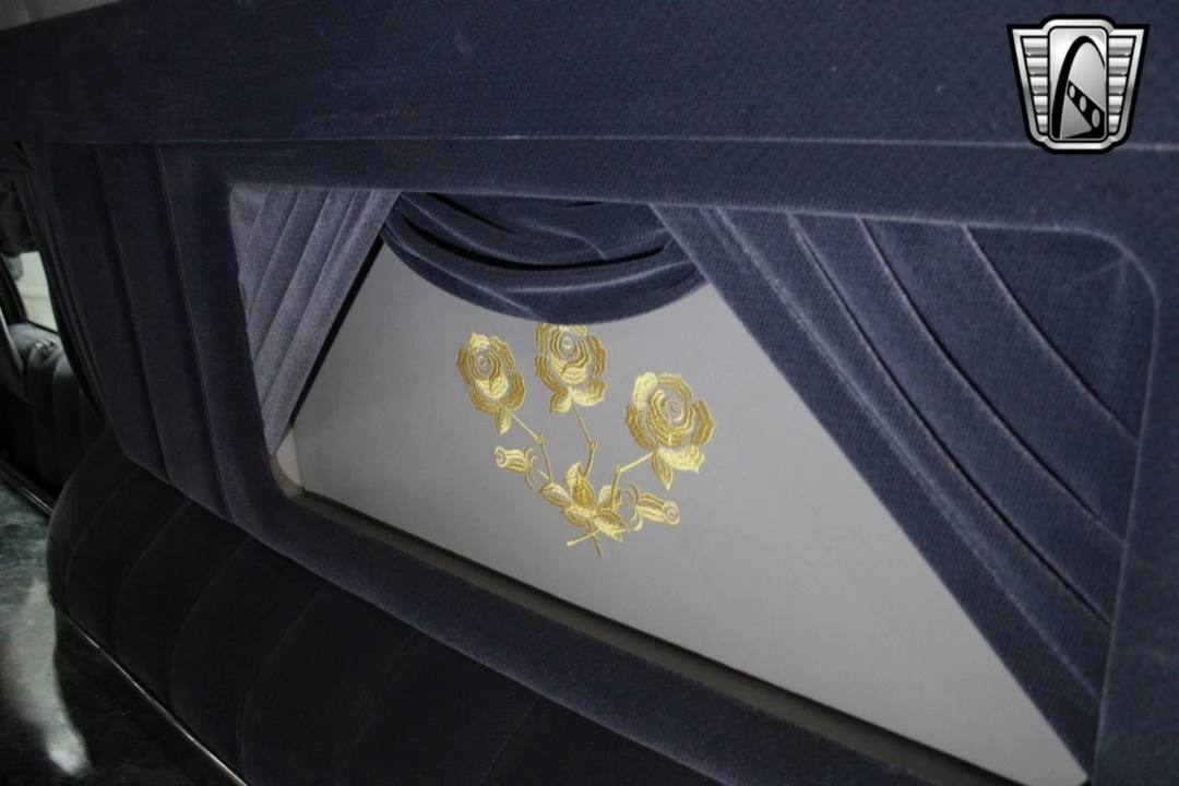 2001 Lincoln Town Car - Image 17 of 21