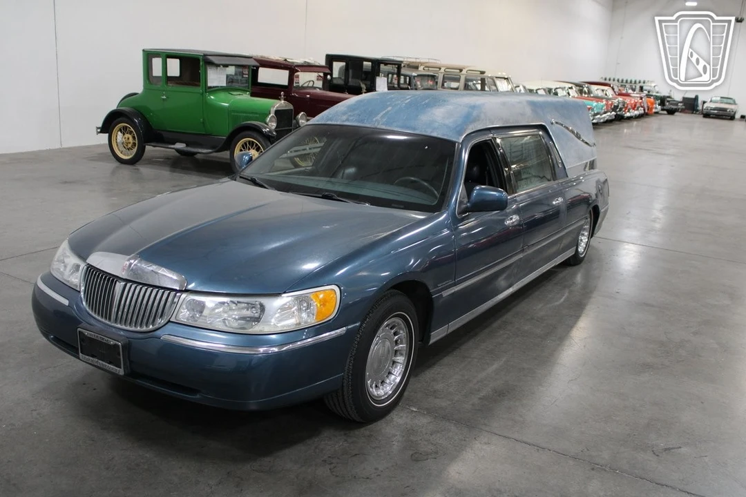 2001 Lincoln Town Car - Image 8 of 12
