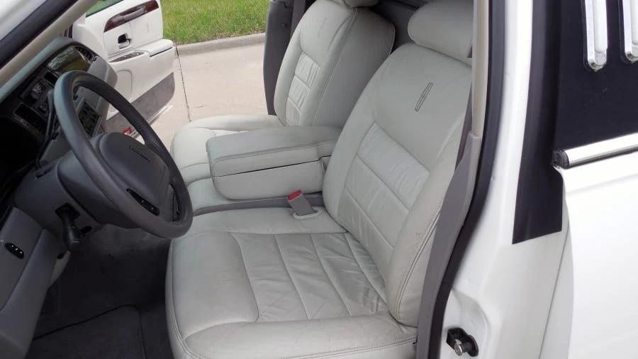 2001 Lincoln Town Car - Image 4 of 9