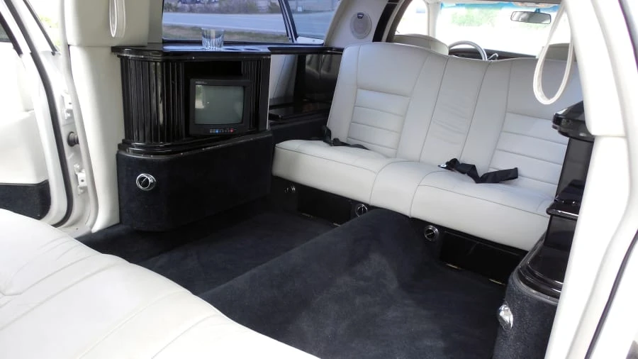 2001 Lincoln Town Car - Image 7 of 9