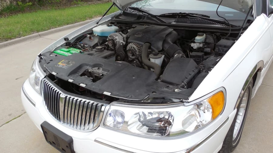 2001 Lincoln Town Car - Image 8 of 9