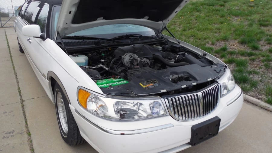 2001 Lincoln Town Car - Image 9 of 9