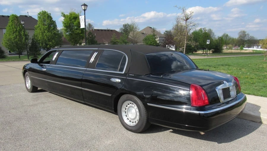 2001 Lincoln Town Car - Image 3 of 8