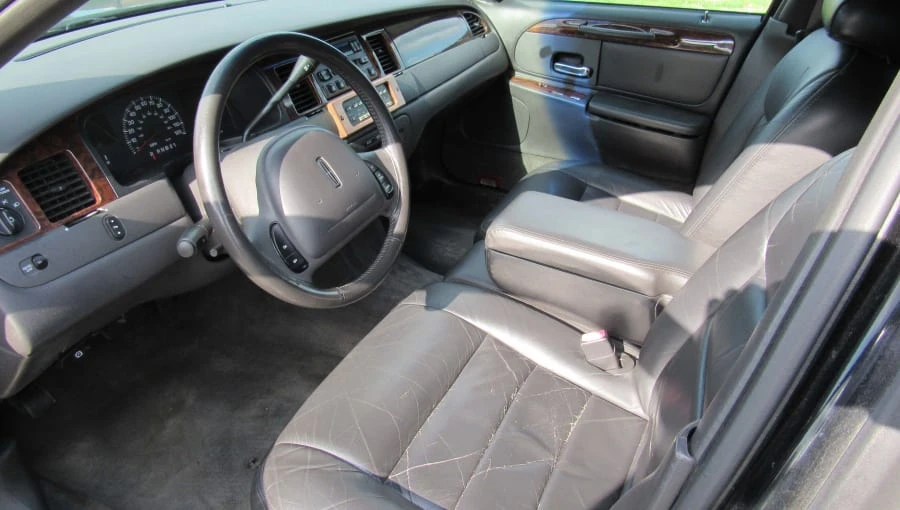 2001 Lincoln Town Car - Image 4 of 8