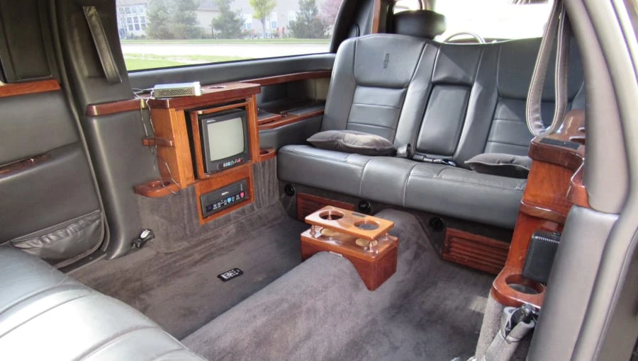 2001 Lincoln Town Car - Image 6 of 8