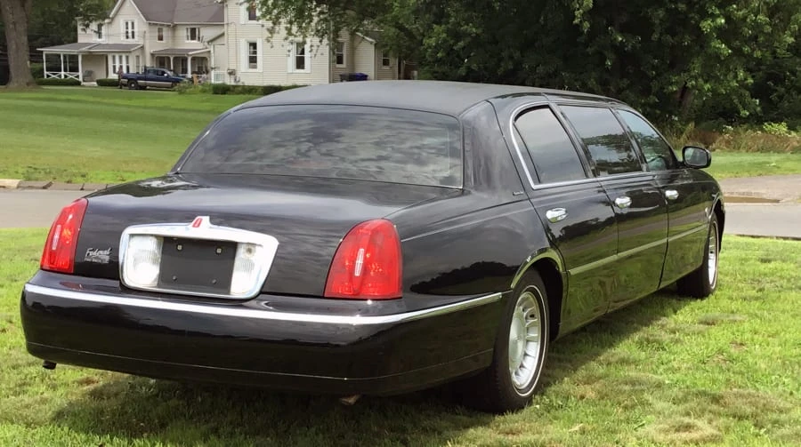 2001 Lincoln Town Car - Image 3 of 10