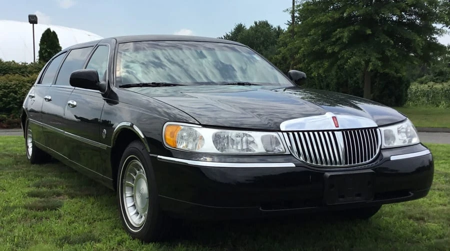 2001 Lincoln Town Car - Image 9 of 10