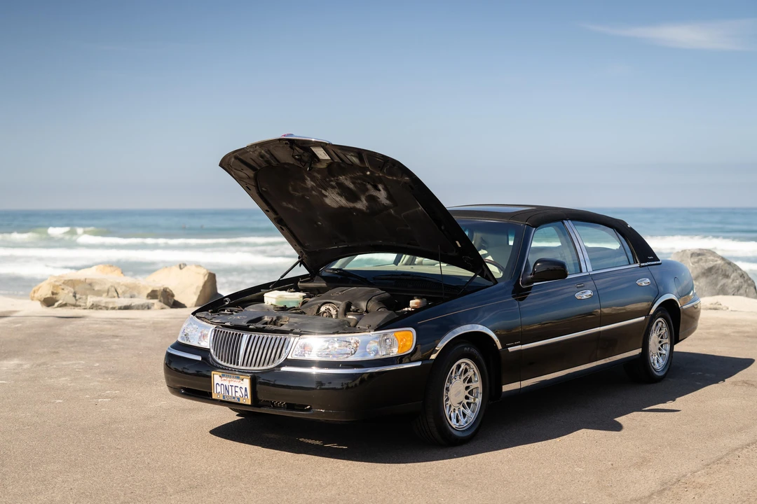 2001 Lincoln Town Car - Image 12 of 31