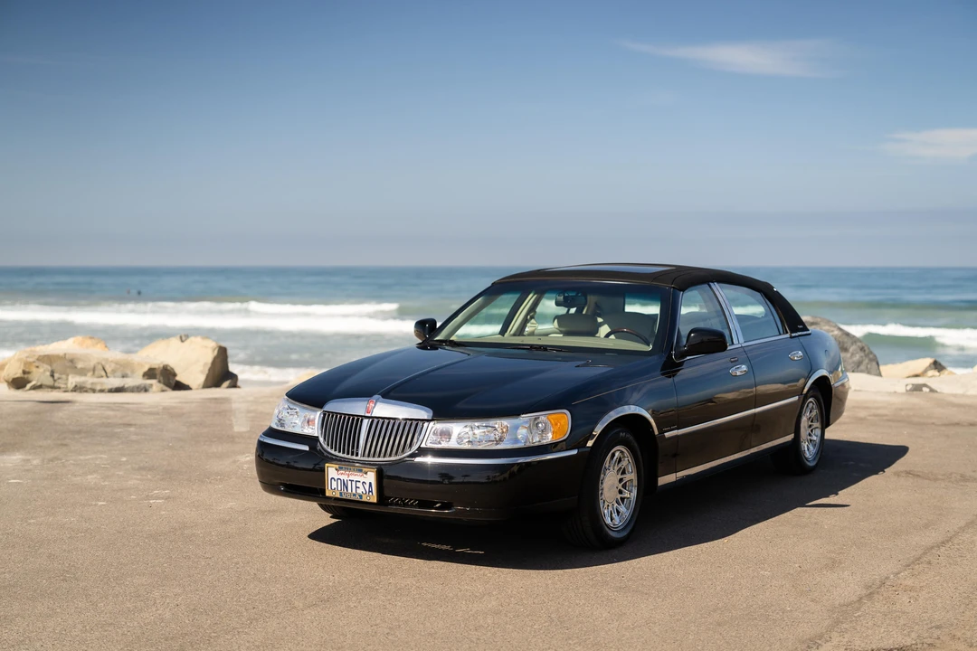2001 Lincoln Town Car - Image 7 of 31