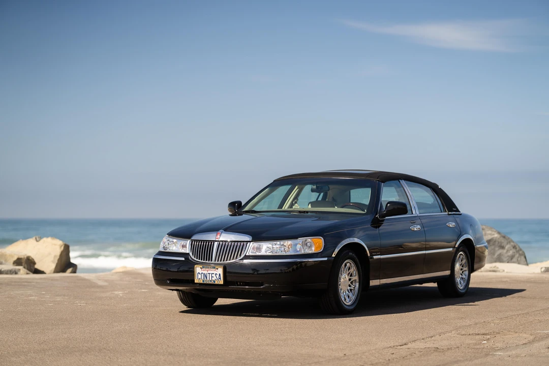 2001 Lincoln Town Car - Image 6 of 31