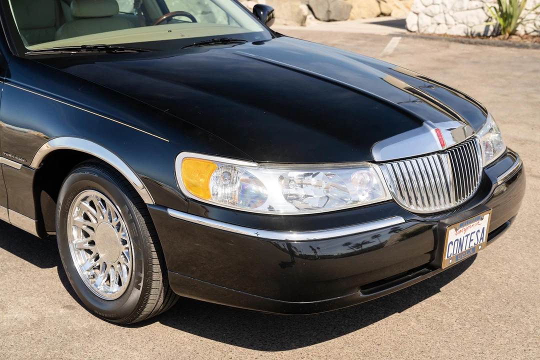 2001 Lincoln Town Car - Image 15 of 31