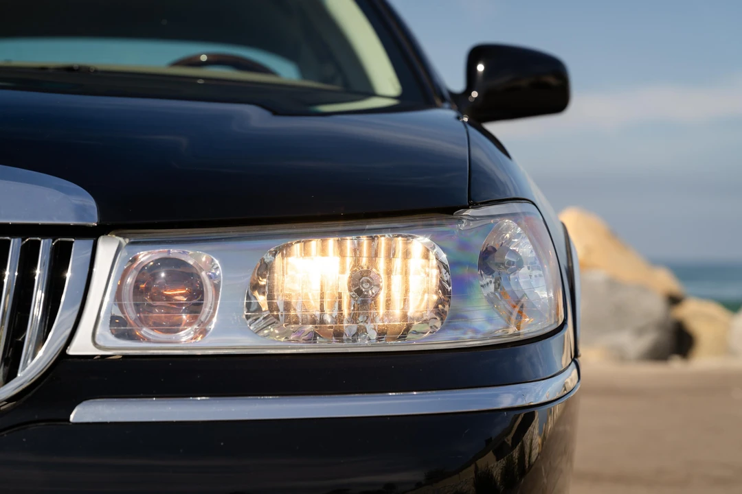 2001 Lincoln Town Car - Image 17 of 31
