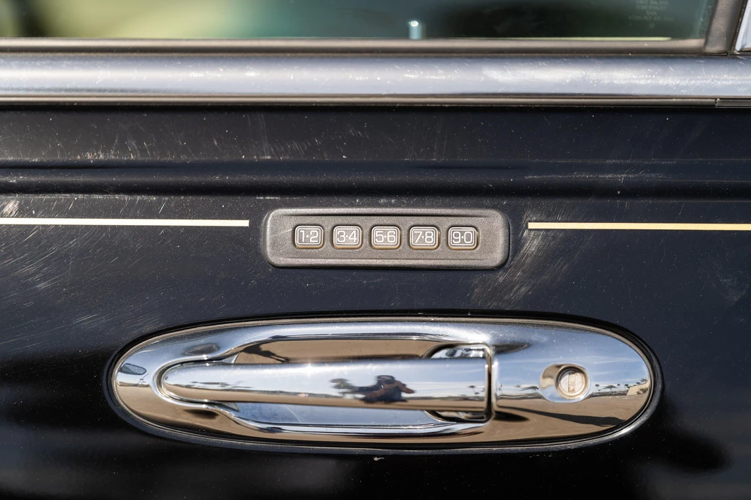 2001 Lincoln Town Car - Image 23 of 31
