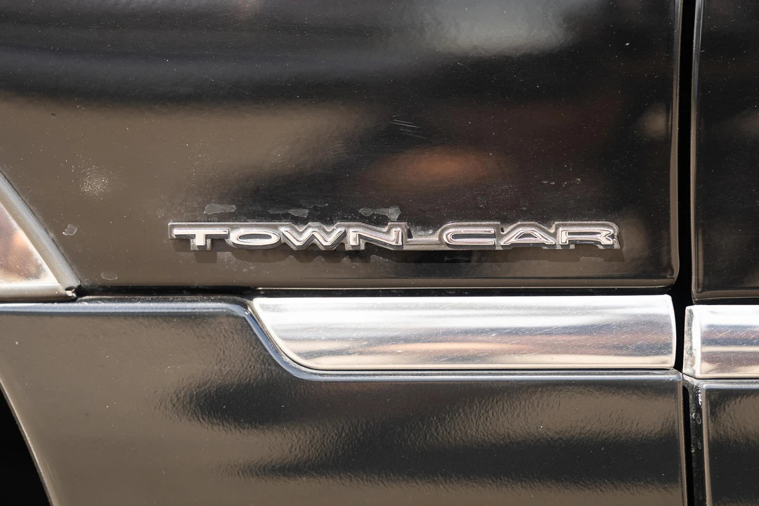2001 Lincoln Town Car - Image 21 of 31