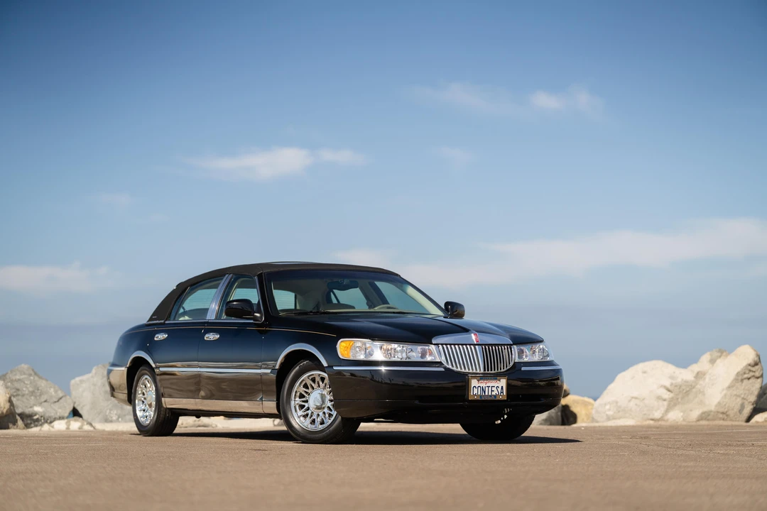 2001 Lincoln Town Car - Image 11 of 31