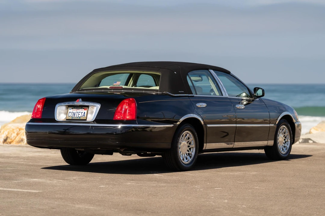 2001 Lincoln Town Car - Image 4 of 31