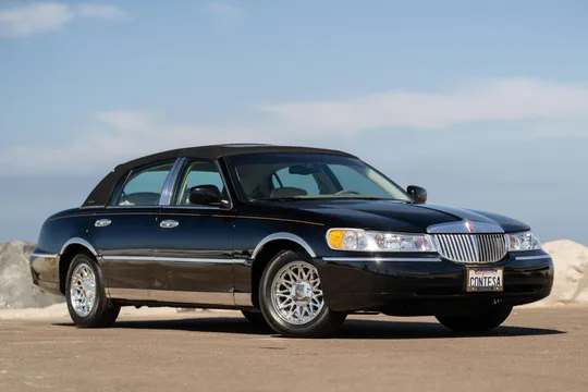 2001 Lincoln Town Car Signature
