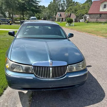 2001 Lincoln Town Car Signature Limited Sedan 4D