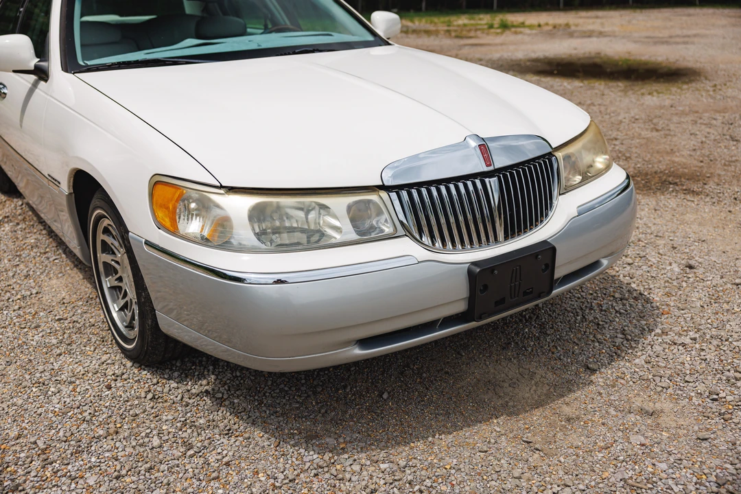 2001 Lincoln Town Car - Image 17 of 31