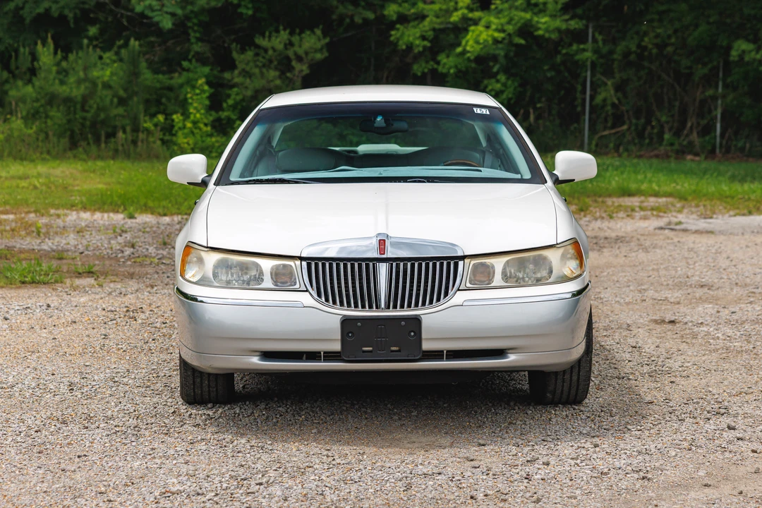 2001 Lincoln Town Car - Image 14 of 31