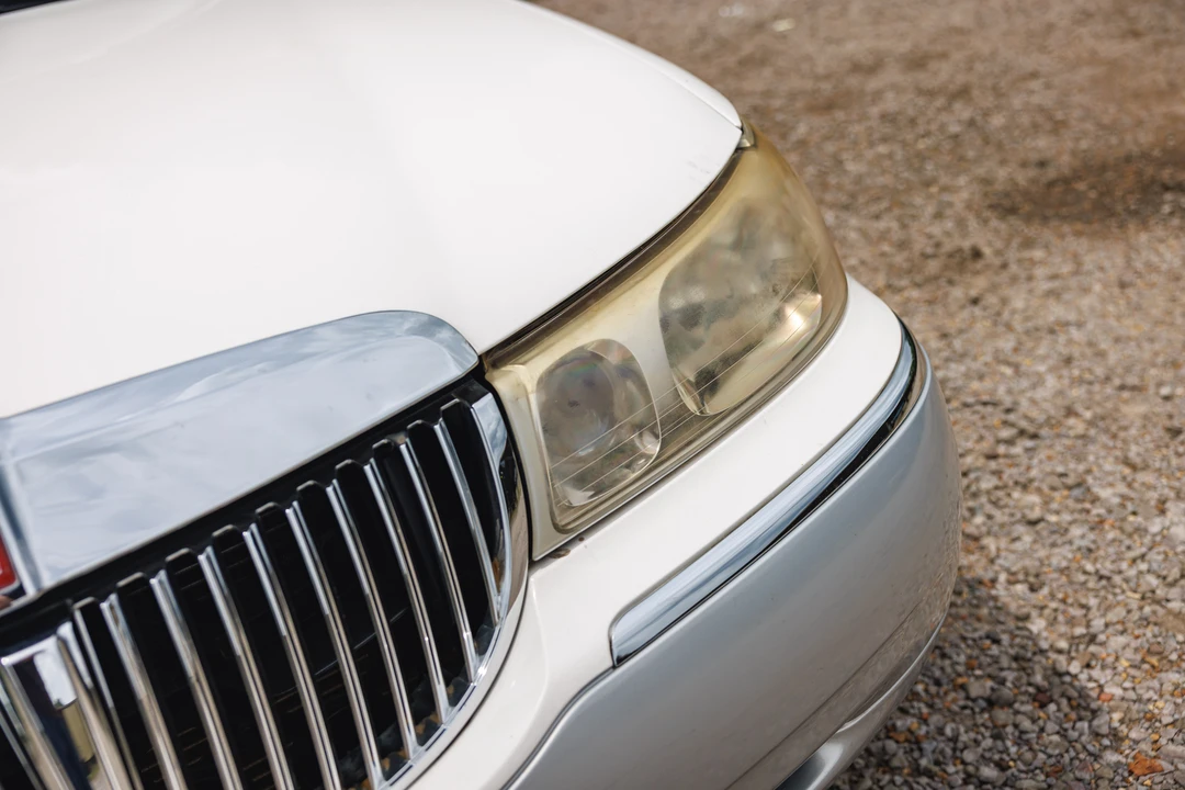2001 Lincoln Town Car - Image 23 of 31