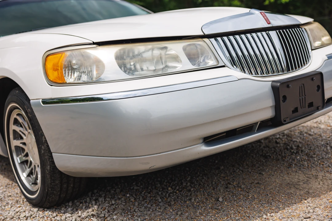 2001 Lincoln Town Car - Image 19 of 31
