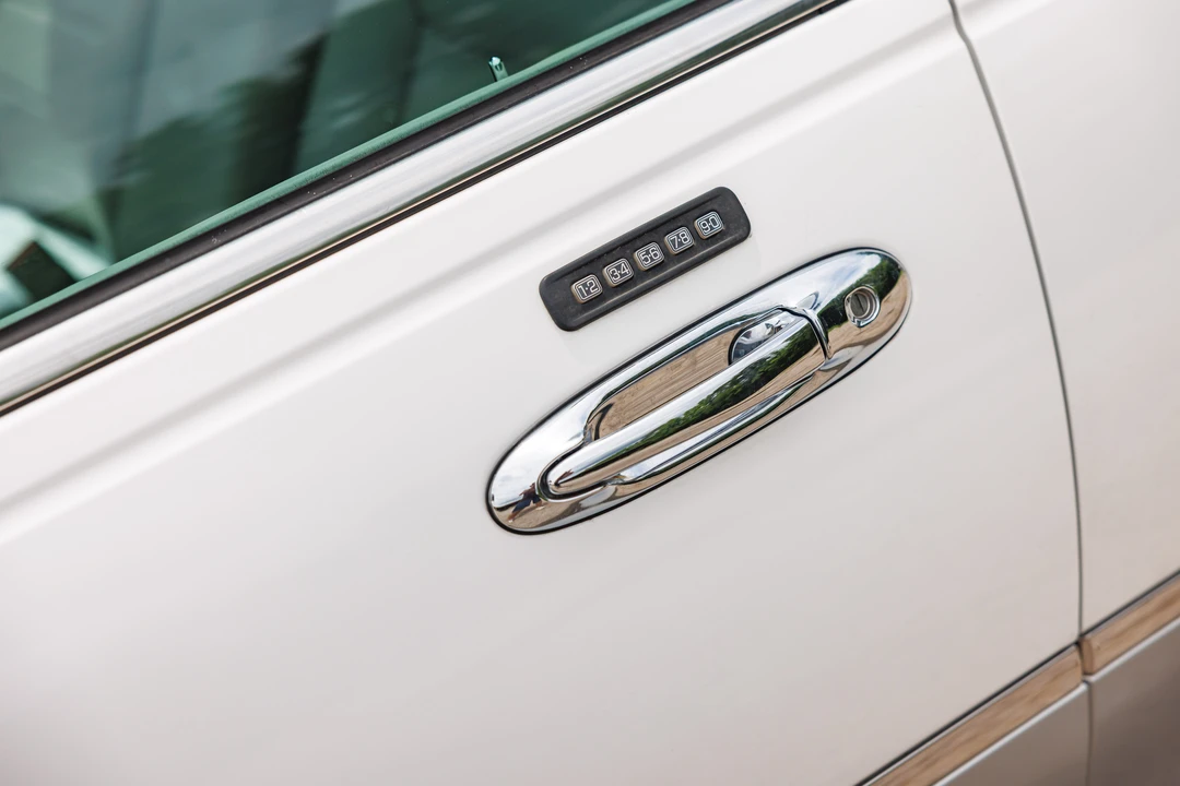 2001 Lincoln Town Car - Image 30 of 31