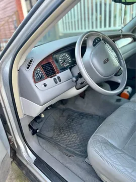 2001 Lincoln Town Car