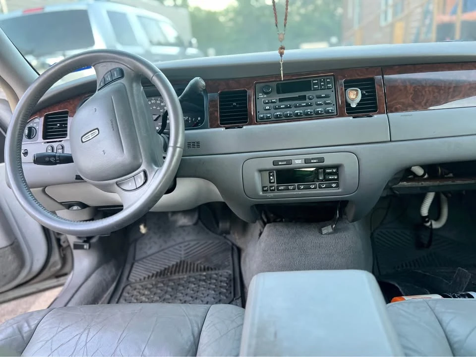 2001 Lincoln Town Car - Image 3 of 9