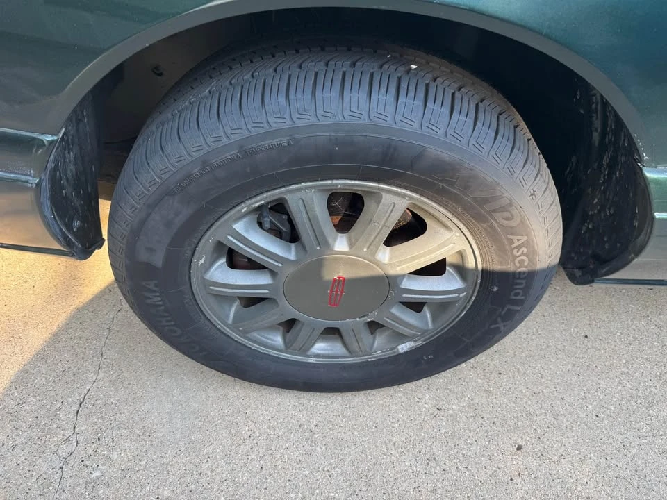 2001 Lincoln Continental 9th Gen - Image 9 of 9