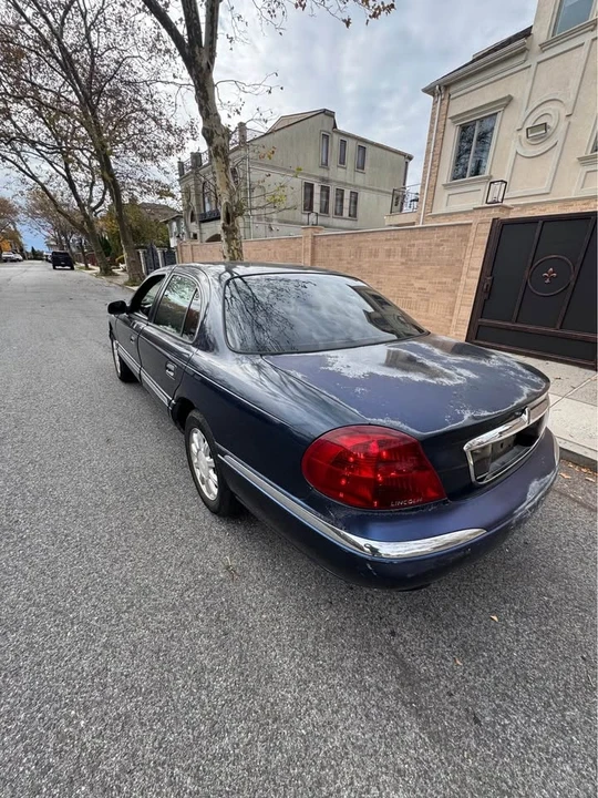 2001 Lincoln Continental 9th Gen - Image 2 of 11