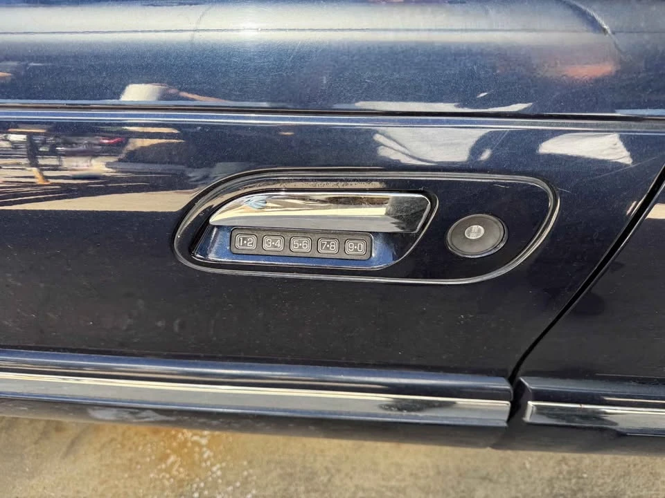 2001 Lincoln Continental 9th Gen - Image 6 of 9