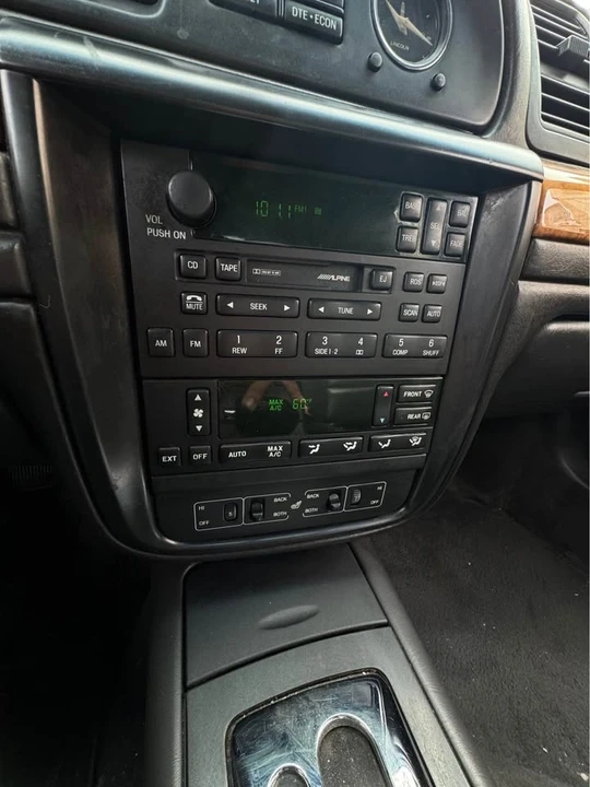 2001 Lincoln Continental 9th Gen - Image 8 of 11