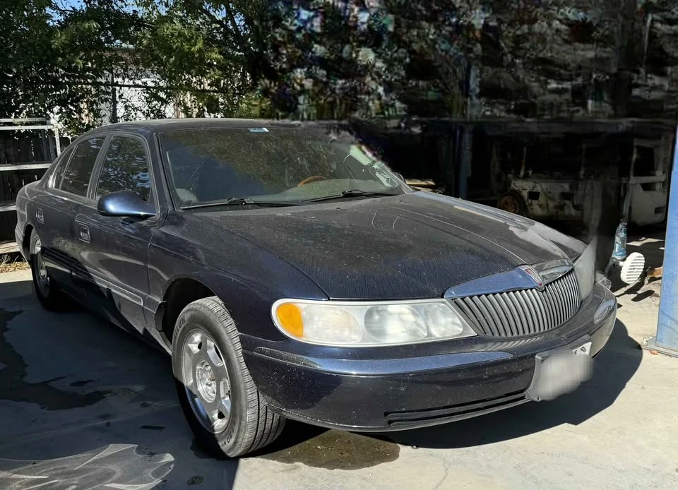 2001 Lincoln Continental 9th Gen - Image 9 of 9