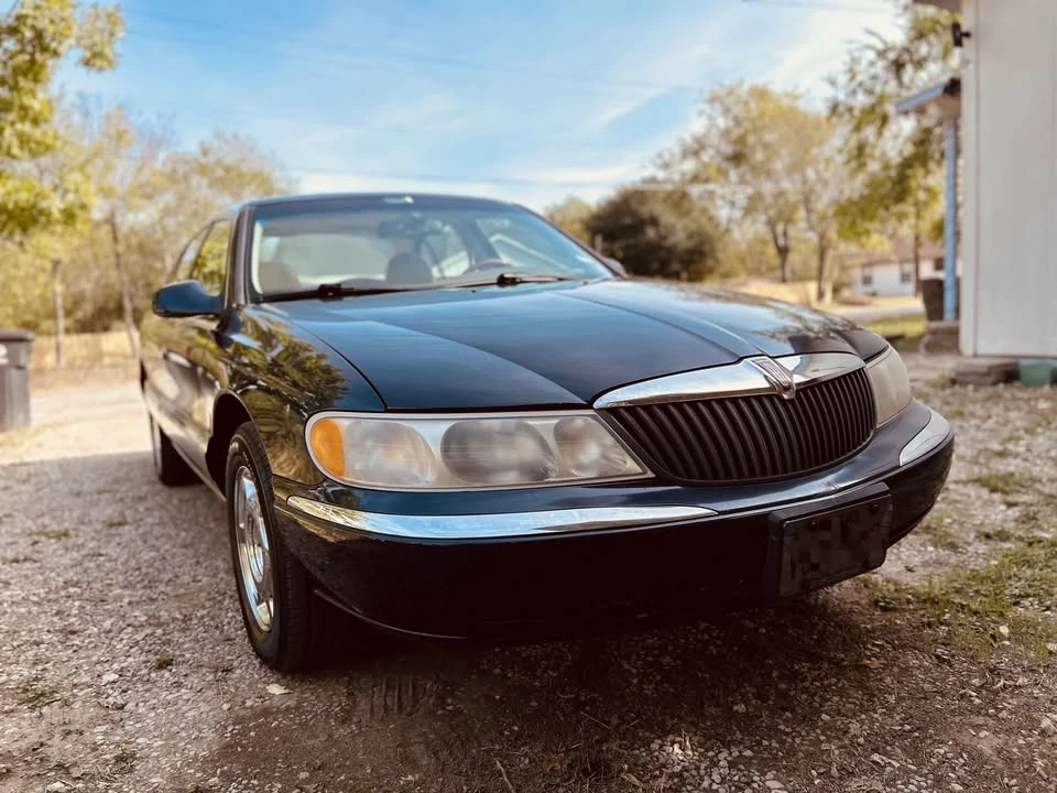 2001 Lincoln Continental 9th Gen - Image 2 of 9